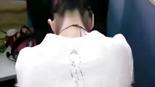 Loira com curvas de sonho ficando cheia de pandanarum