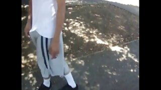 Então, linda esposa loira francesa é levada pelo marido lascivo no jardim da casa, aproveite