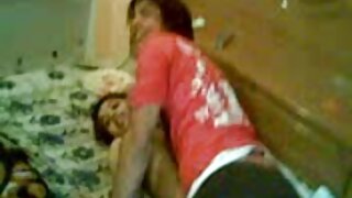 Esposa loira fazendo strip-ngagoda pikeun no