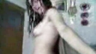 Rumaja pirang jeung biwir beureum masturbating on cam