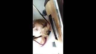 Duas mulheres estão em um trio