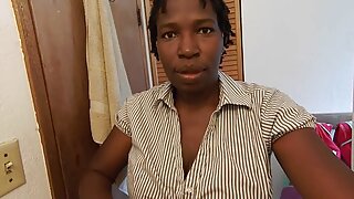 Loira está em sua lingerie quente