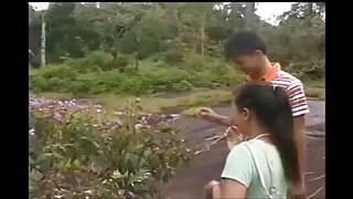 Gata com grandes seios naturais e sexo