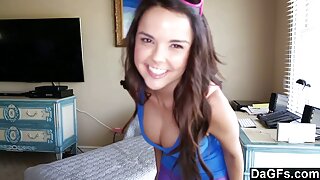 Geulis asak brunette kabogoh jieun awezone sex lelembut jeung dude ngora nya, damn