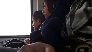 Geulis brunette kabogoh nyieun picilakaeun ker sex fun di public park bangku