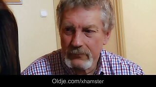 Merangsang babe eats cum nikmat